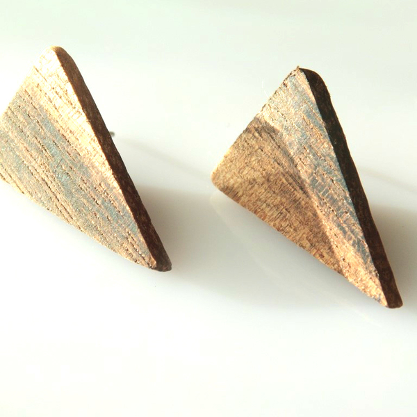 καρφωτά σκουλαρίκια | ξύλο Μεχ, τριγωνάκια - ξύλο, ξύλο, γεωμετρικά σχέδια, boho, ethnic, μεταλλικό