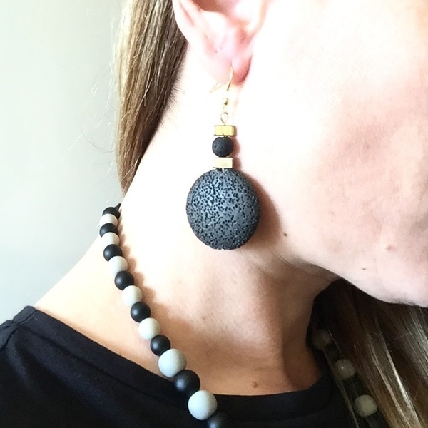 Black Lava earrings - statement, ημιπολύτιμες πέτρες, chic, μόδα, ιδιαίτερο, μοναδικό, μοντέρνο, γυναικεία, επιχρυσωμένα, λάβα, στυλ, δώρο, αιματίτης, σκουλαρίκια, γεωμετρικά σχέδια, χειροποίητα, πρωτότυπα, πέτρες, για όλες τις ώρες, all day, minimal, stylish, κομψά, boho, κομψό, all season, κρεμαστά, accessories, gift idea, έλληνες σχεδιαστές, fashion jewelry, ιδεά για δώρο, δώρα για γυναίκες - 2