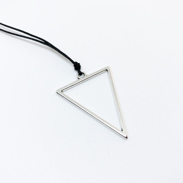 Triangle simple - chic, charms, μοντέρνο, αιματίτης, αιματίτης, κολιέ, κορδόνια, γεωμετρικά σχέδια, all day, κοντά, μεταλλικά στοιχεία, κρεμαστά, Black Friday, φθηνά