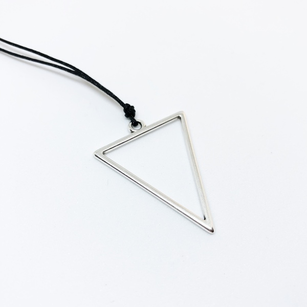 Triangle simple - chic, charms, μοντέρνο, αιματίτης, αιματίτης, κολιέ, κορδόνια, γεωμετρικά σχέδια, all day, κοντά, κομψό, μεταλλικά στοιχεία, κρεμαστά, Black Friday, φθηνά