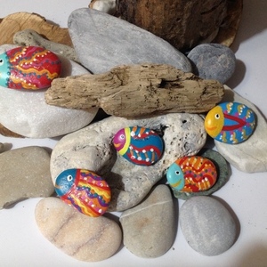 Πέτρινο σετ με 5 πολύχρωμα ψαράκια-μαγνητάκια - πέτρα, καλοκαίρι, ψάρι, ακρυλικό, θάλασσα, πρωτότυπα δώρα, μαγνητάκια, διακοσμητικές πέτρες - 2