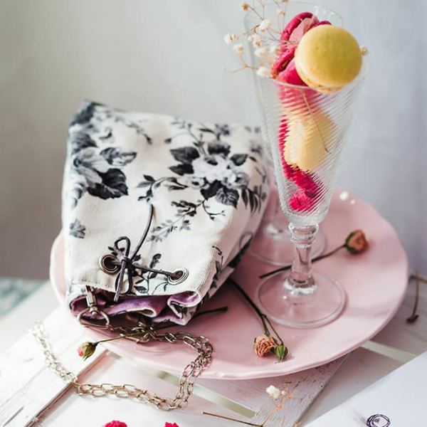 Τσάντα πουγκάκι με φλοράλ ασπρόμαυρο μοτίβο - ύφασμα, βαμβάκι, αλυσίδες, πουγκί, πουγκί, χιαστί, φλοράλ, romantic, φθηνές - 3