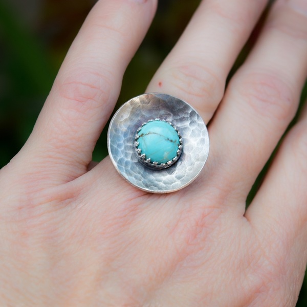 Ασημένιο δαχτυλίδι με Χαολίτη Τουρκουάζ (Howlite turquoise) - statement, ασήμι, ημιπολύτιμες πέτρες, handmade, βραδυνά, vintage, τιρκουάζ, πέτρα, ασήμι 925, χαολίτης, δαχτυλίδι, χειροποίητα, romantic, ethnic, μεγάλα - 4