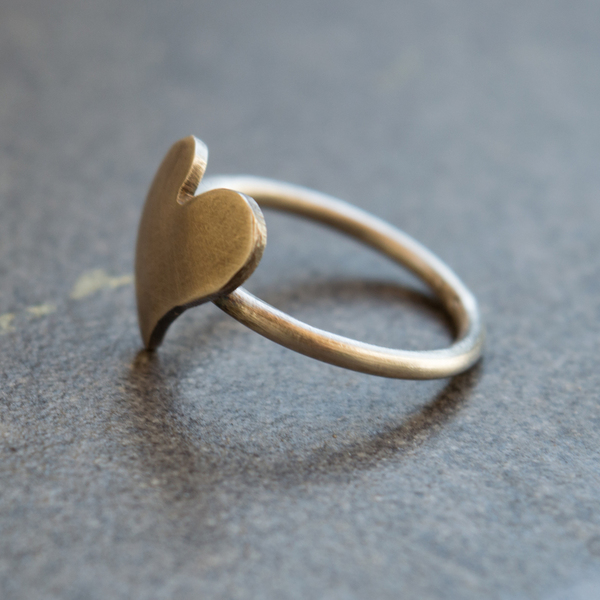 Ασημένιο δαχτυλίδι "καρδιά" - statement, ασήμι, μοντέρνο, καρδιά, γεωμετρικά σχέδια, χειροποίητα, minimal, μικρά, σταθερά, δώρα αγίου βαλεντίνου, φθηνά - 3