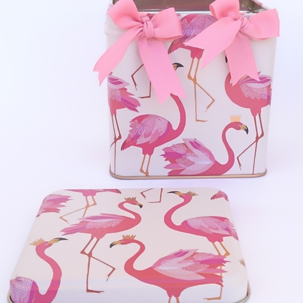 Αρωματικό Διακοσμητικό Κερί Flamingo 10.5x10.5x10.5 Υ Μεταλλικό Κουτί Κύβος - ροζ, διακοσμητικό, κορίτσι, δώρο, διακόσμηση, decor, κουτί, δωράκι, κερί, αρωματικά κεριά, flamingos, μεταλλικό, πρωτότυπα δώρα - 3