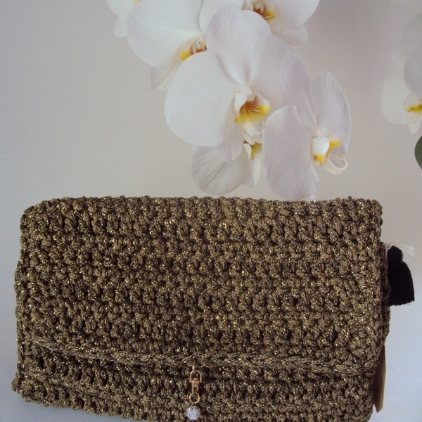 Χρυσή πλεκτή τσάντα - chic, μονόχρωμες, γυναικεία, clutch, crochet, pom pom, ιδεά για δώρο, πλεκτές τσάντες, δώρα για γυναίκες - 3