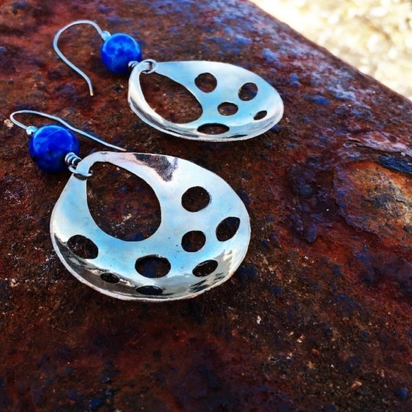 Blue lapis earrings - statement, ημιπολύτιμες πέτρες, καλοκαίρι, αλπακάς, χειροποίητα, καθημερινό, απαραίτητα καλοκαιρινά αξεσουάρ, must αξεσουάρ, boho, ethnic, κρεμαστά στοιχεία - 2