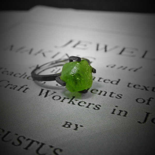 " Silver Green Peridot " - Χειροποίητο ασημένιο δαχτυλίδι με Ορυκτό Περίδοτο! - ασήμι, ημιπολύτιμες πέτρες, βραδυνά, μοντέρνο, ασήμι 925, minimal, ethnic - 4