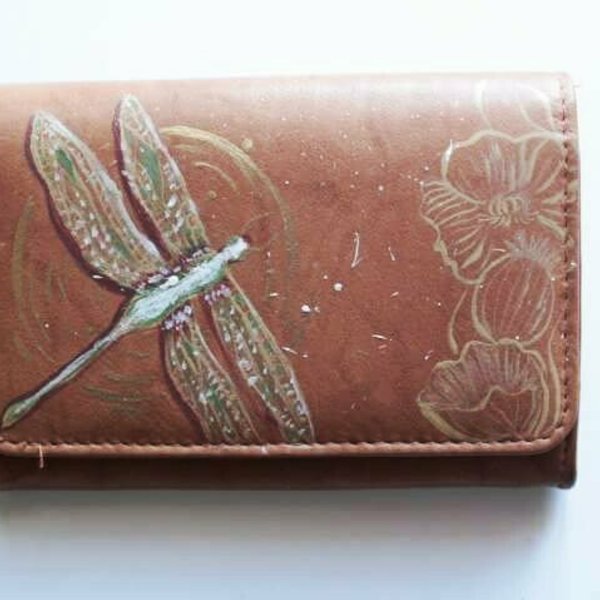 "dragonfly"δερμάτινη καπνοθήκη ζωγραφισμένη στο χέρι - δέρμα, ζωγραφισμένα στο χέρι, λουλούδια, ακρυλικό, καπνοθήκες