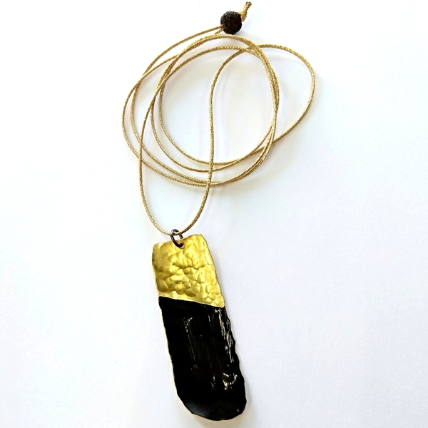 Hammered brass minimal necklace - statement, ημιπολύτιμες πέτρες, βραδυνά, μοντέρνο, ορείχαλκος, σμάλτος, μακρύ, κορδόνια, σφυρήλατο, minimal, boho, rock, κρεμαστά