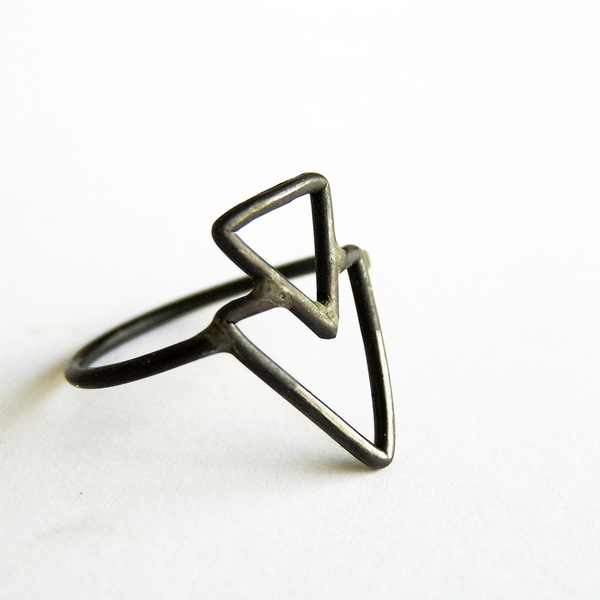 Δαχτυλίδι μίνιμαλ "double triangle ring" - επιχρυσωμένα, ασήμι 925, δώρο, δαχτυλίδι, γεωμετρικά σχέδια, χειροποίητα, minimal, μικρά, gift, σταθερά, επιχρύσωση 14κ, Black Friday, δώρα για γυναίκες - 3