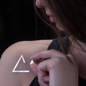 Πρωτότυπο επικολλητό κόσμημα για το σώμα / Body jewel / Triangle Cut - αλπακάς, γεωμετρικά σχέδια, minimal, αυτοκόλλητα