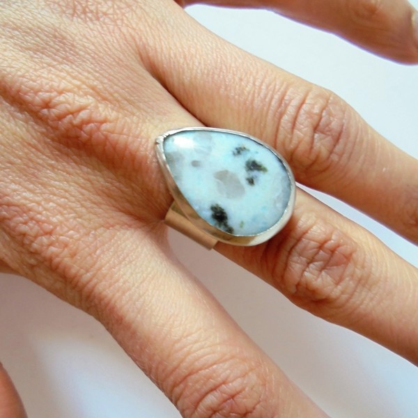 Χειροποίητο δαχτυλίδι φτιαγμένο από αλπακά και πέτρα jasper - statement, ημιπολύτιμες πέτρες, μοναδικό, γυναικεία, αλπακάς, σταγόνα, δάκρυ, χειροποίητα, minimal, rock, μεγάλα, αυξομειούμενα, φθηνά - 3