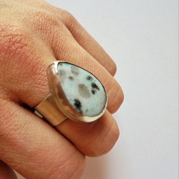 Χειροποίητο δαχτυλίδι φτιαγμένο από αλπακά και πέτρα jasper - statement, ημιπολύτιμες πέτρες, μοναδικό, γυναικεία, αλπακάς, σταγόνα, δάκρυ, χειροποίητα, minimal, rock, μεγάλα, αυξομειούμενα, φθηνά - 4