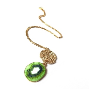 Kiwi necklace - chic, γυαλί, μόδα, μοντέρνο, γυναικεία, καλοκαίρι, επιχρυσωμένα, στυλ, κολιέ, χειροποίητα, εντυπωσιακό, κοντό, minimal, απαραίτητα καλοκαιρινά αξεσουάρ, κοντά, μοδάτο, επίχρυσα στοιχεία, fashion jewelry, δώρα για γυναίκες, μενταγιόν
