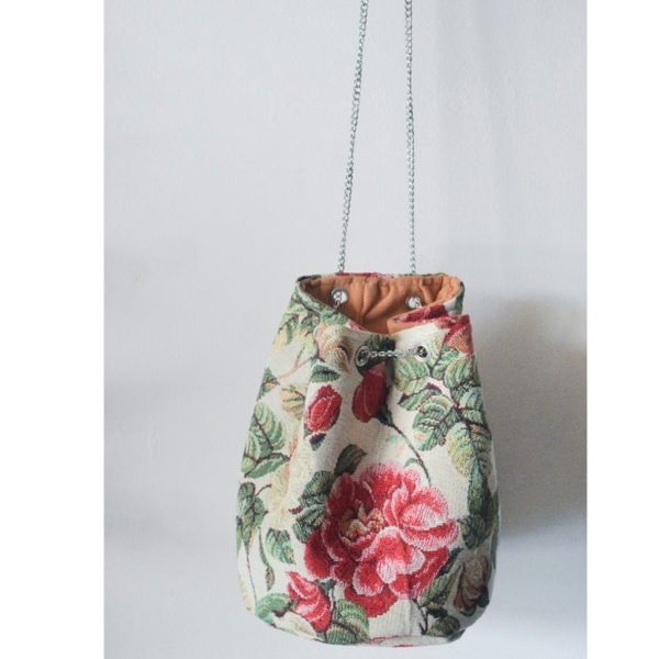"Audrey" bucket bag - ύφασμα, αλυσίδες, vintage, λουλούδια, πουγκί, χιαστί, φλοράλ, romantic