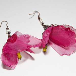 Σκουλαρίκια με φούξια υφασμάτινα λουλούδια - ημιπολύτιμες πέτρες, ύφασμα, μοντέρνο, δώρο, εντυπωσιακά, romantic, λουλούδι, personalised, κρεμαστά - 2