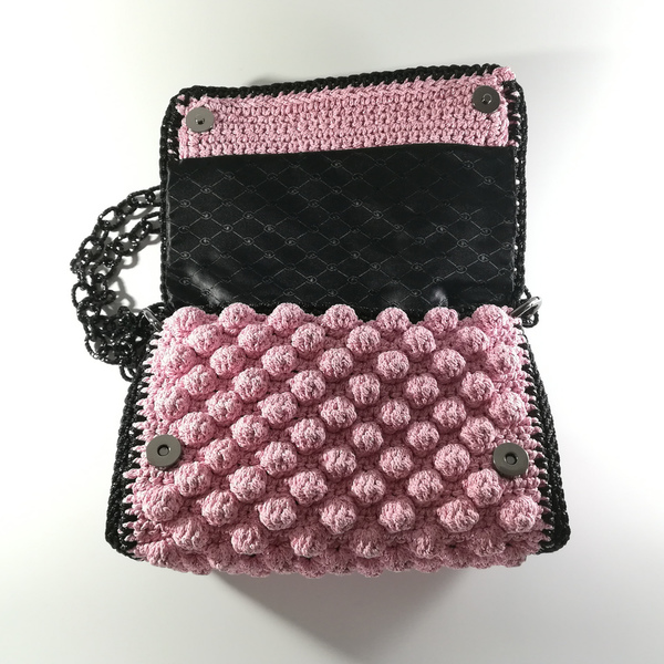 Ροζ μεταλλική με μαύρες λεπτομέρειες bubble τσάντα κροσέ - αλυσίδες, βραδυνά, χιαστί, crochet, γεωμετρικά σχέδια, minimal, πλεκτές τσάντες - 3