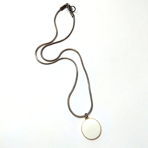 Simple white necklace - βραδυνά, μοντέρνο, επιχρυσωμένα, σμάλτος, κοντό, για όλες τις ώρες, romantic, minimal, rock, κρεμαστά, για όλο τον χρόνο - 2