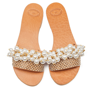 Pearly sandals - δέρμα, chic, στρας, ιδιαίτερο, romantic, unique, πέρλες, νυφικά, φλατ, slides