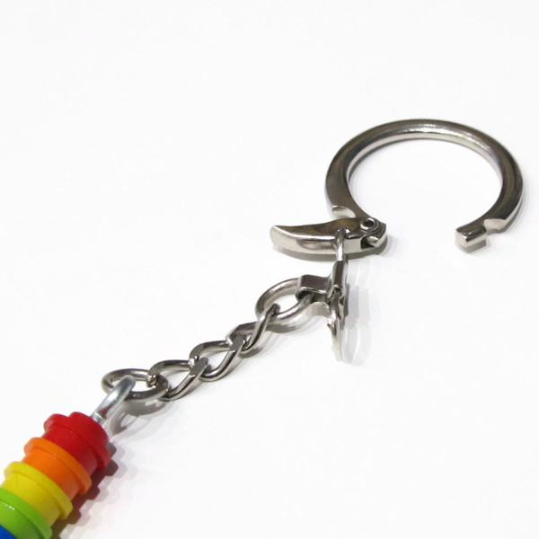 Μπρελόκ Rainbow από Τουβλάκια! - πολύχρωμο, μπρελόκ, κλειδί, χειροποίητα, ουράνιο τόξο, δωράκι, unisex, τουβλάκια, δώρα γενεθλίων, σπιτιού - 4