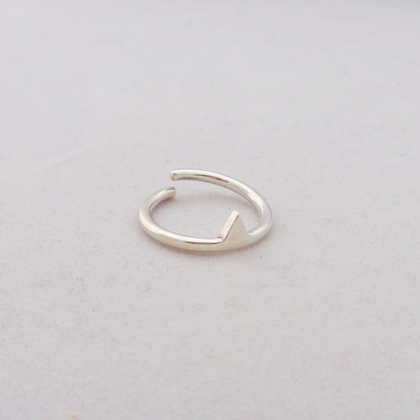 Ασημένιο γυαλιστερό δαχτυλίδι τρίγωνο - γυναικεία, ασήμι 925, γεωμετρικά σχέδια, για όλες τις ώρες, minimal, βεράκια, αυξομειούμενα