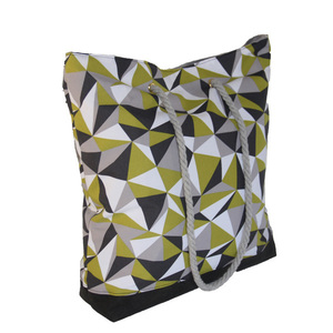 Χειροποίητη τσάντα ώμου - Triangles - all day, ύφασμα, boho, minimal, γεωμετρικά σχέδια, ώμου, μεγάλες