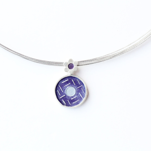 Cloisonne στρογγυλό μενταγιόν με σμάλτο σε ασήμι 925 μοβ γραμμές - κρεμαστά, επάργυρα, κοντό, ασήμι, σμάλτος, personalised, rock, μοντέρνο, minimal, βιτρώ, γεωμετρικά σχέδια, αυξομειούμενα, κοντά, charms