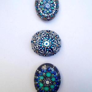 Πέτρινα μάνταλα μαγνητάκια ( 3 τεμάχια ) - διακοσμητικές πέτρες, πέτρα, μαγνητάκια, ακρυλικό, mandala, χειροποίητα, πρωτότυπα δώρα