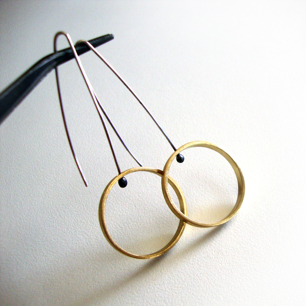 Μίνιμαλ σκουλαρίκια "Circles" - ασήμι, βραδυνά, μοντέρνο, ορείχαλκος, γεωμετρικά σχέδια, minimal, rock, κρεμαστά