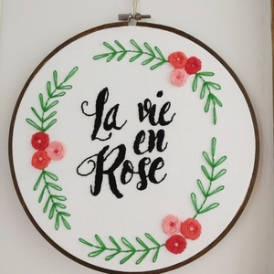 Τελάρο κεντήματος bamboo 23εκ -La vie en rose σε λευκό ύφασμα - πρωτότυπο, τελάρα κεντήματος, κρεμαστά, πρωτότυπα δώρα