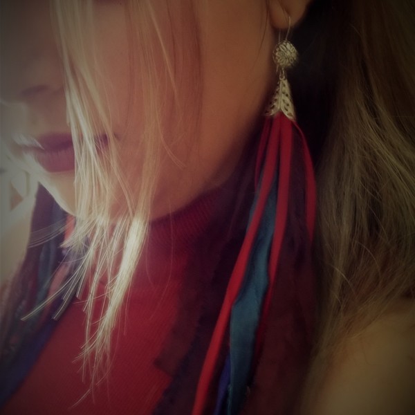 Boho σκουλαρίκια χειροποίητα από μεταξωτές sari κορδέλες . - μετάξι, ασήμι, κρεμαστά