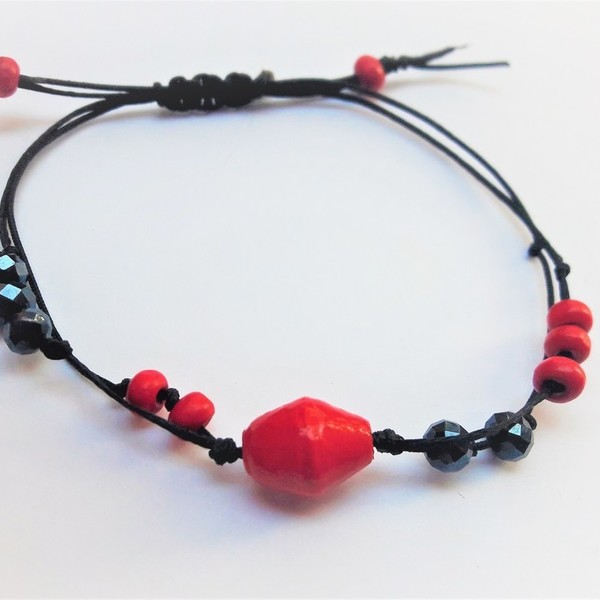 Bραχιόλι red paper beads - μοντέρνο, γυναικεία, χάντρες, unique, αυξομειούμενα
