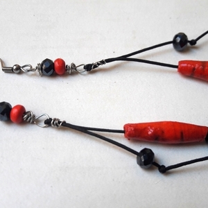 Σκουλαρίκια red paper beads - μοντέρνο, πρωτότυπο, χάντρες, must αξεσουάρ, ξεχωριστό, unique, κρεμαστά, δώρα για γυναίκες, φθηνά - 3