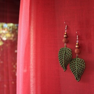 be-leaves -- Macrame earrings. - δώρο, μακραμέ, κορδόνια, χειροποίητα, κρεμαστά, γάντζος, πλεκτά - 3