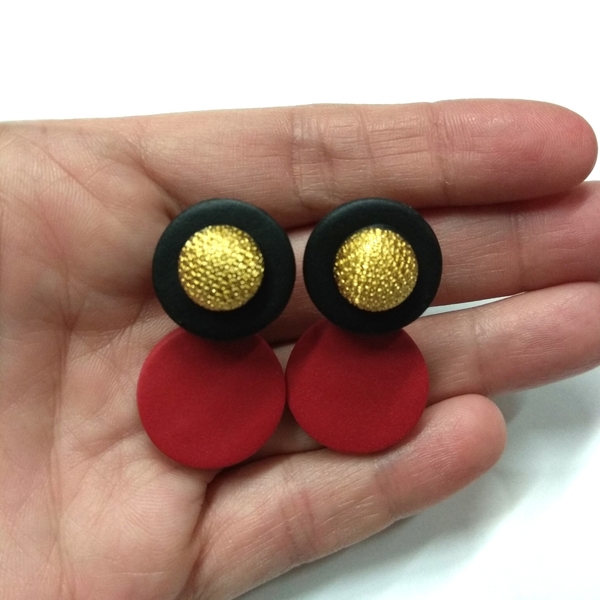 Red jacket earrings - μοντέρνο, επιχρυσωμένα, στρογγυλό, πηλός, γεωμετρικά σχέδια, minimal, κρεμαστά - 3