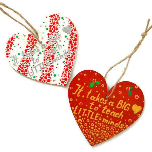 Ξύλινη χριστουγεννιάτικη καρδιά / στολίδι με μήνυμα για δασκάλους, ύψους 8 εκ., ζωγραφισμένη στο χέρι - ξύλο, ζωγραφισμένα στο χέρι, καρδιά, ακρυλικό, είδη διακόσμησης, είδη δώρου, χριστουγεννιάτικο, στολίδια, δώρα για δασκάλες