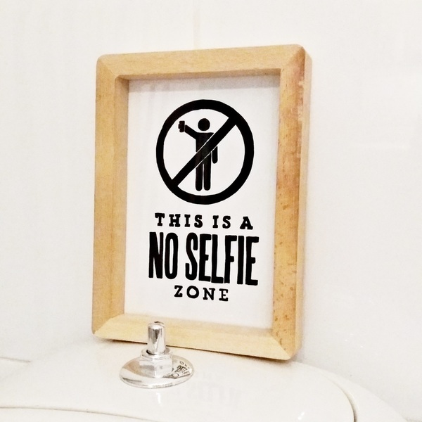 Frame for Bathroom Decoration "...No Selfie" - διακοσμητικό, ξύλο, γυαλί, ζωγραφισμένα στο χέρι, ιδιαίτερο, πίνακες & κάδρα, unique, κορνίζες