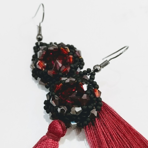 Υπέροχα σκουλαρίκια σε μαύρη και κόκκινη απόχρωση - με φούντες, μακριά, boho, κρεμαστά, με κλιπ