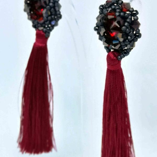 Υπέροχα σκουλαρίκια σε μαύρη και κόκκινη απόχρωση - με φούντες, μακριά, boho, κρεμαστά, με κλιπ - 4