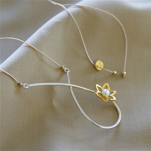 Κολιέ κλαδί με λουλούδι από ασήμι 925 με επιχρύσωμα και μαργαριτάρι, σειρά "Twig" - ασήμι, μαργαριτάρι, επιχρυσωμένα, μακριά, λουλούδι, πέρλες, αυξομειούμενα