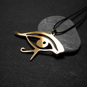 " Eye of Horus Classic "-Χειροποίητο μενταγιόν επίχρυσο ή επάργυρο με το σχέδιο του Αιγυπτιακού Ματιού. - επάργυρα, κορδόνια, μάτι, μακριά, επιχρυσωμένο στοιχείο, φθηνά, μενταγιόν - 2