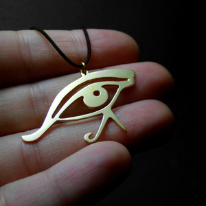 " Eye of Horus Classic "-Χειροποίητο μενταγιόν επίχρυσο ή επάργυρο με το σχέδιο του Αιγυπτιακού Ματιού. - επάργυρα, κορδόνια, μάτι, μακριά, επιχρυσωμένο στοιχείο, φθηνά, μενταγιόν - 4