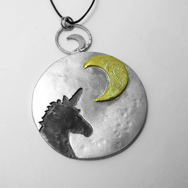 " Myths and Tails " Χειροποίητο μενταγιόν από ορείχαλκο και αλπακά με μονόκερο και φεγγάρι. - ορείχαλκος, φεγγάρι, μακριά, μονόκερος