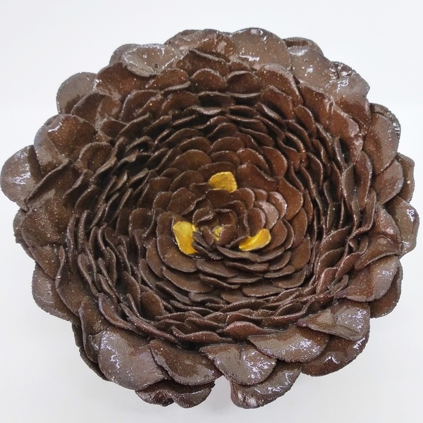 Limited Edition Flower Collection_Chocolate Table Decoration Flower with Gold touches - βάζα & μπολ