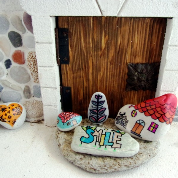 Επιτραπέζιο διακοσμητικό "Smile" από βότσσαλα ζωγραφισμένα στο χέρι - διακόσμηση, σπιτάκι, διακοσμητικές πέτρες, αξεσουάρ γραφείου - 2