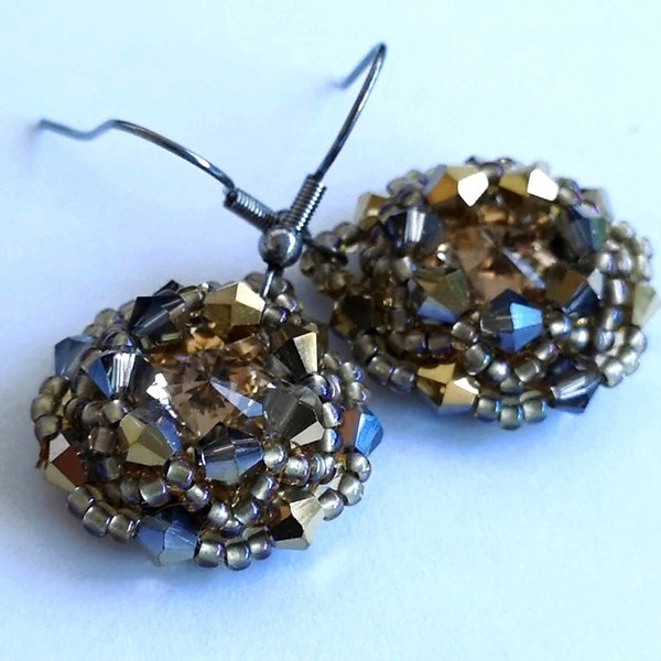 Μικρά glam σκουλαρίκια σε αντικέ χρυσές αποχρώσεις - 2