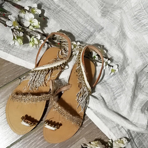 Σανδάλια flat boho στυλ με λεπτομέρειες σε χρυσούς τόνους - δέρμα, φλατ, ankle strap - 2