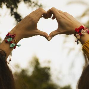 Valentine March Bracelet - φιόγκος, γυναικεία, καρδιά, με φούντες, μαρτάκια, καρτελάκια - 5