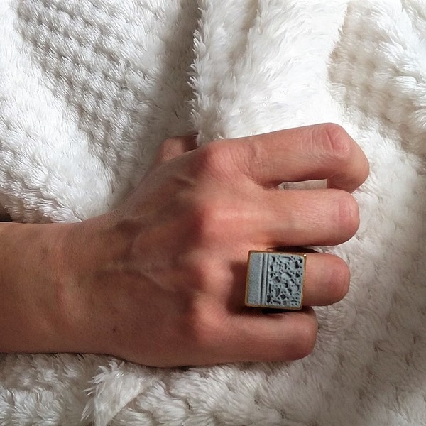 ''Half Meteor Square'' ring - Χειροποίητο δαχτυλίδι επιχρυσωμένο με ιδιαίτερη υφή - statement, επιχρυσωμένα, ορείχαλκος, μεγάλα, αυξομειούμενα - 2
